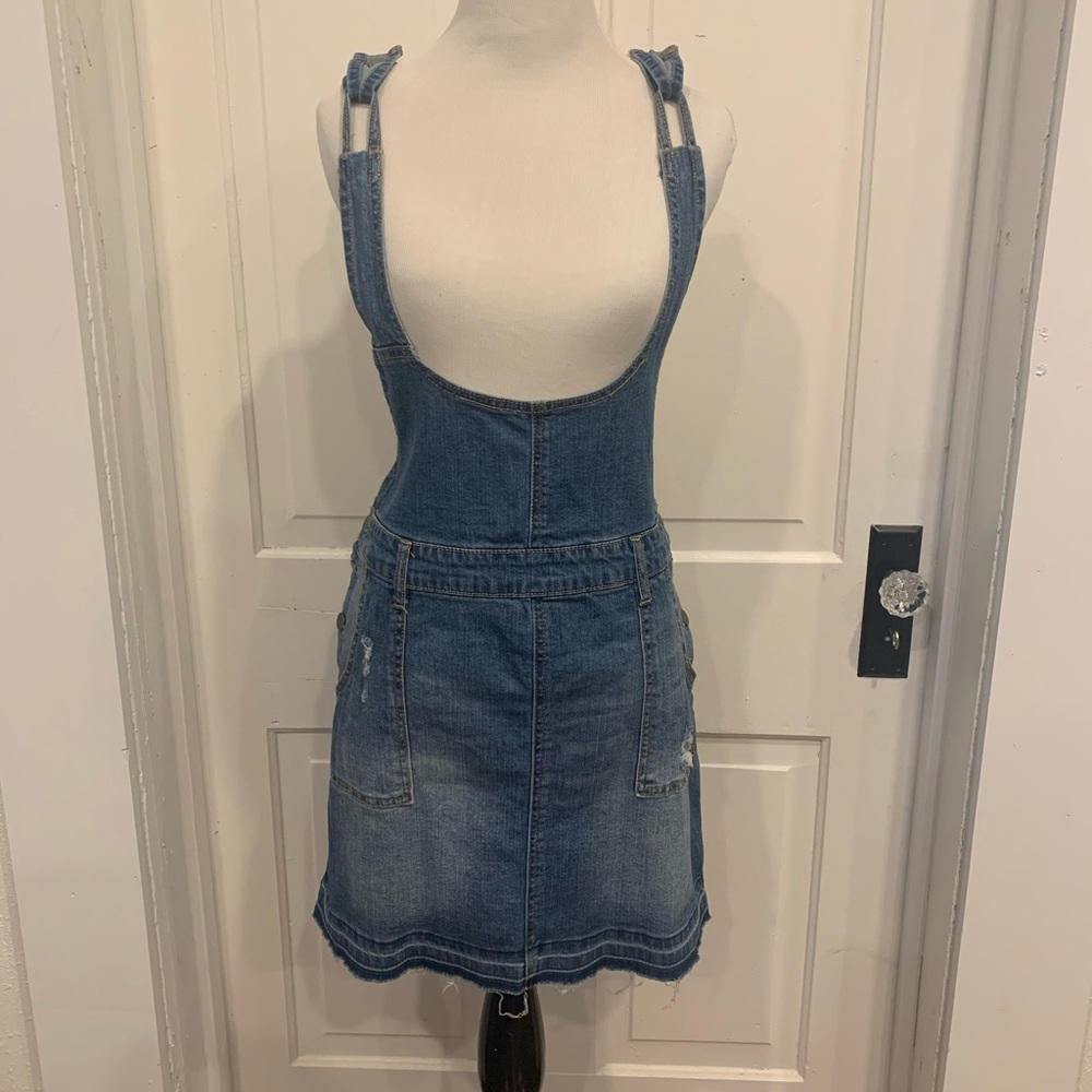 NWOT. Distressed denim skirtall.
